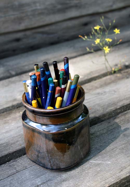 Storage your colored pencils in a jar