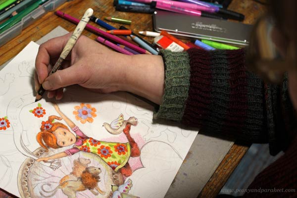 Coloring a pencil sketch. Working with colored pencils and felt-tip pens.